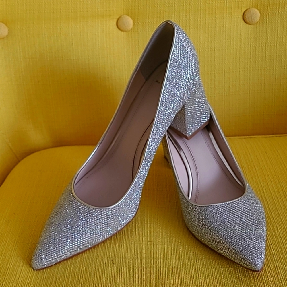 MARC FISHER SILVER BLOCK HEEL SHOES.